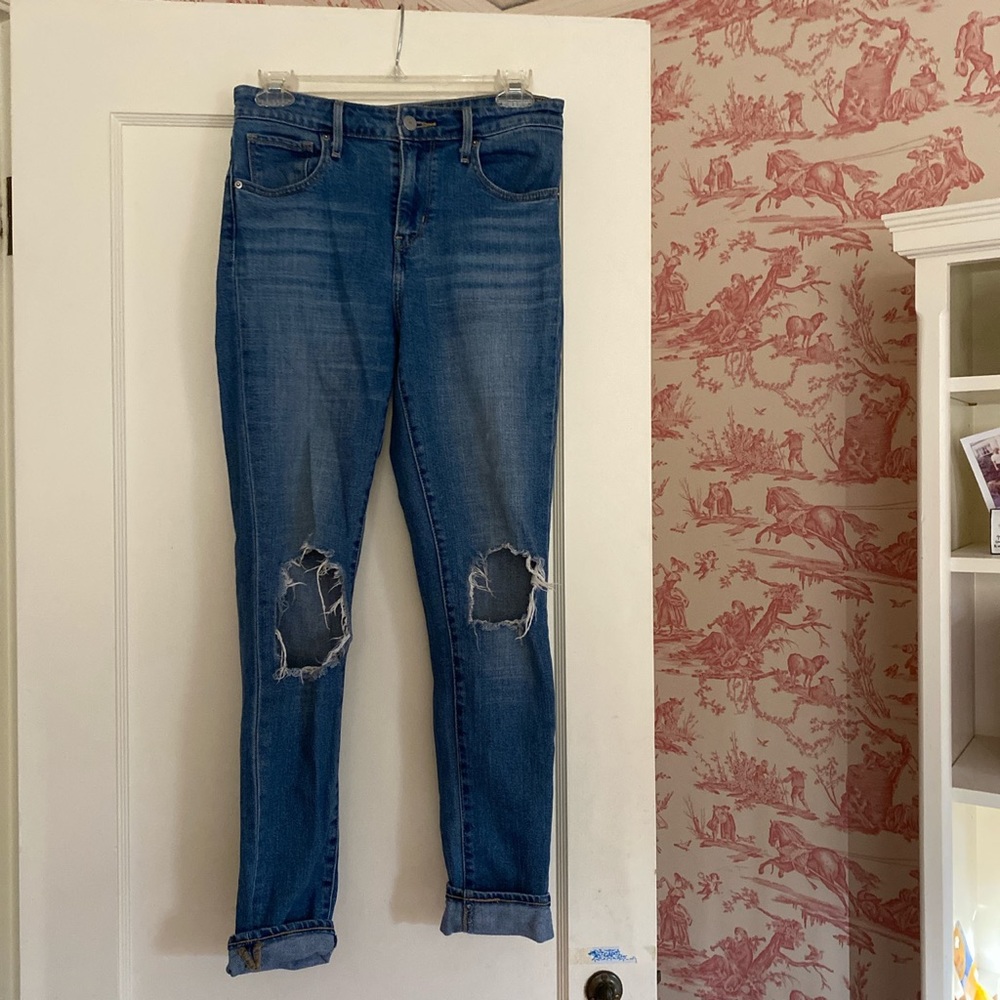 721 Levi’s - Distressed High Rise Skinny